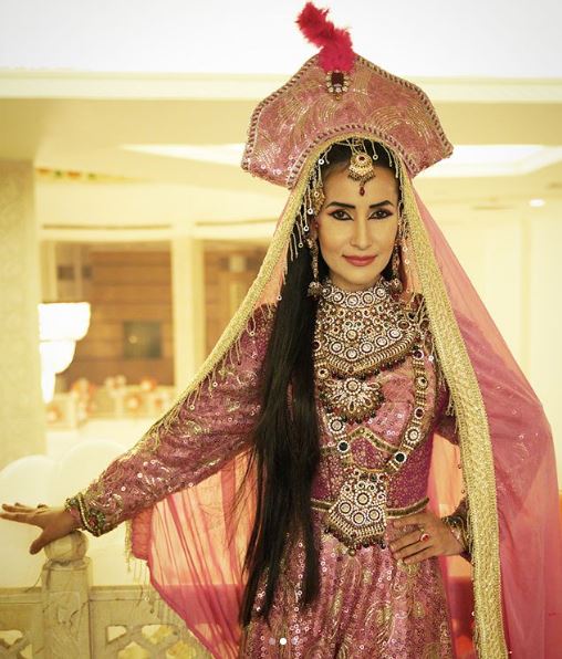 ดาราในลุคสาวอินเดีย