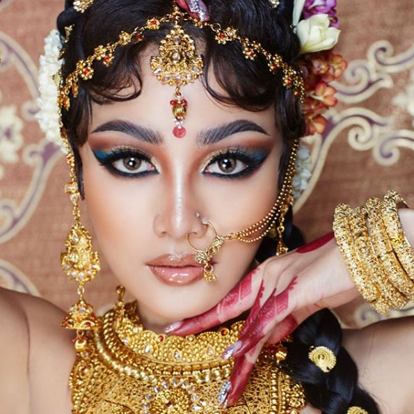 ดาราในลุคสาวอินเดีย