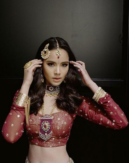 ดาราในลุคสาวอินเดีย