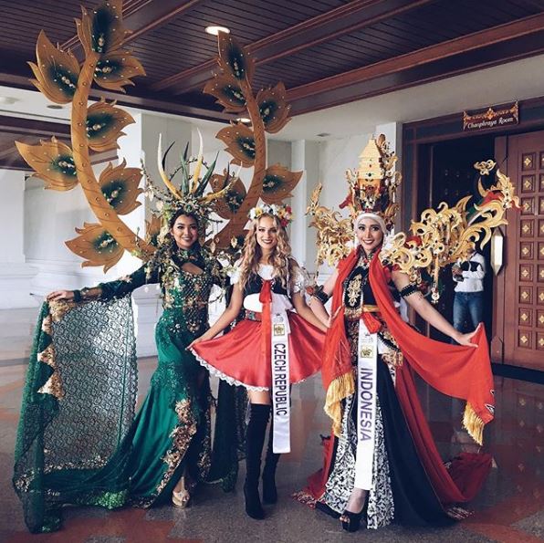 ชุดประจำชาติ