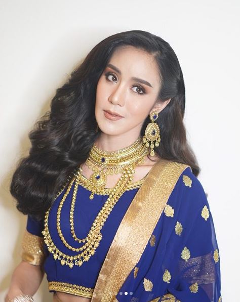 ดาราในลุคสาวอินเดีย