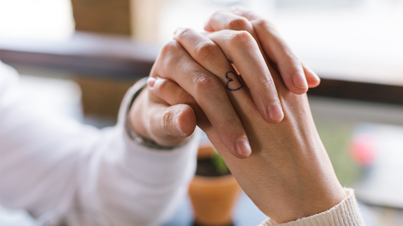 ความรัก ความสัมพันธ์ของคู่รัก คู่รัก บอกรัก สร้างความสัมพันธ์ สัมผัสแทนคำบอกรัก